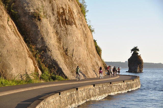 Photo of Stanley Park Seawall by abdallahh: https://flic.kr/p/fNgECV