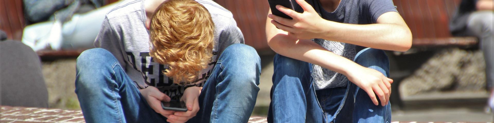 teens on cell phone