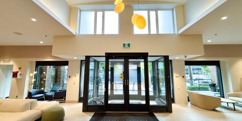 YWCA Hotel Vancouver Downtown - Front Door