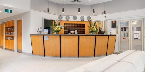 YWCA Hotel Vancouver Downtown - Front Desk