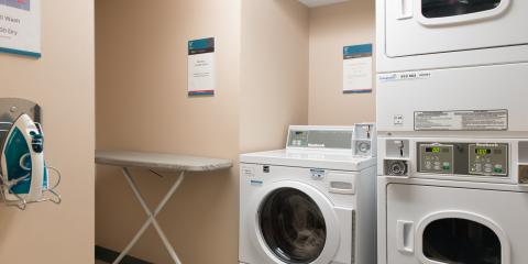 YWCA Hotel Vancouver Downtown - Laundry room