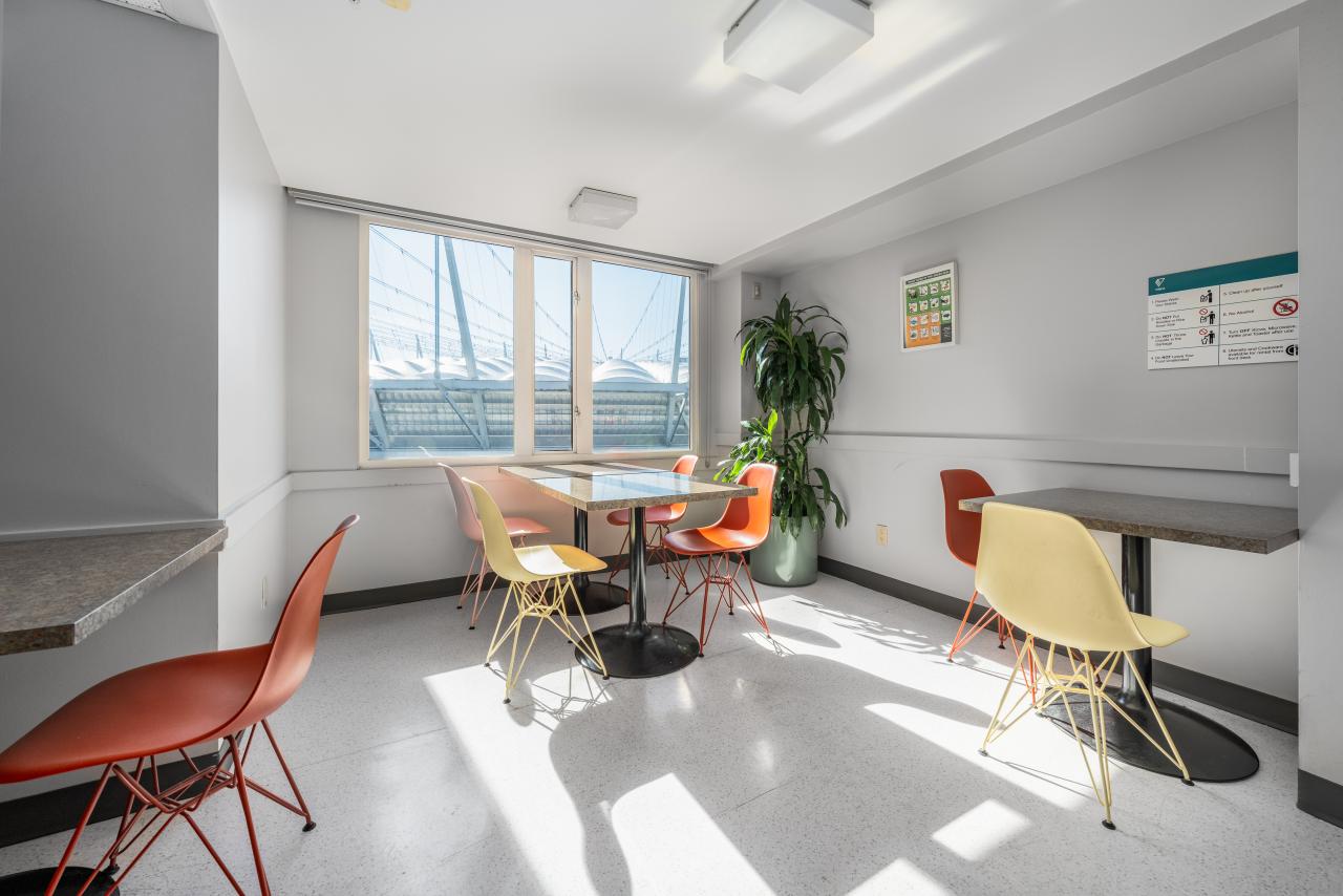 Shared kitchens - YWCA Hotel Vancouver Downtown 