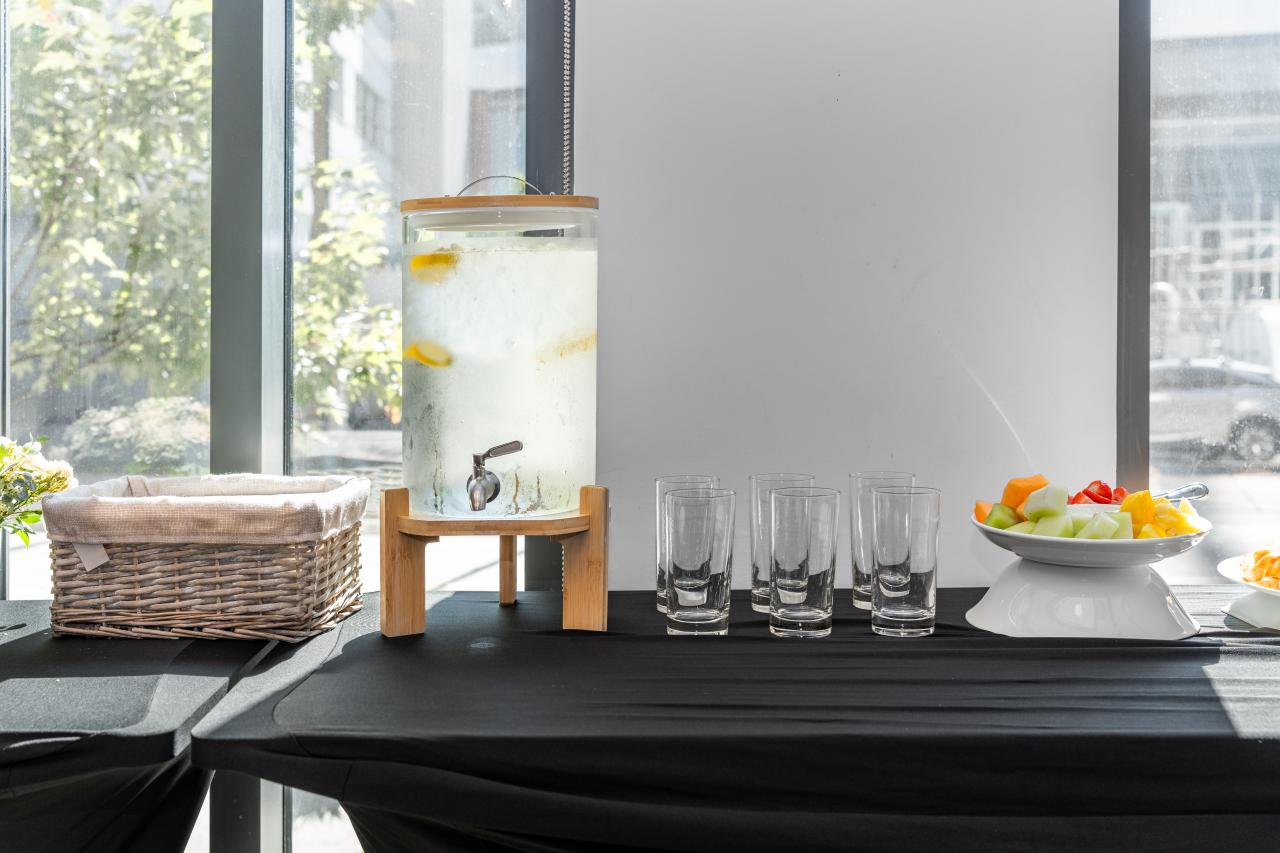 Tables and cutlery - YWCA Hotel Vancouver Meeting room rentals