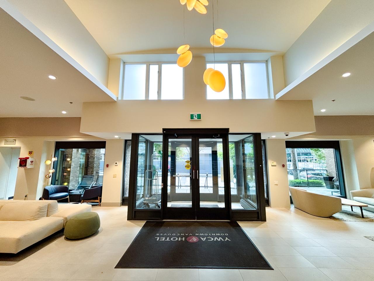 YWCA Hotel Vancouver Downtown - Front Door