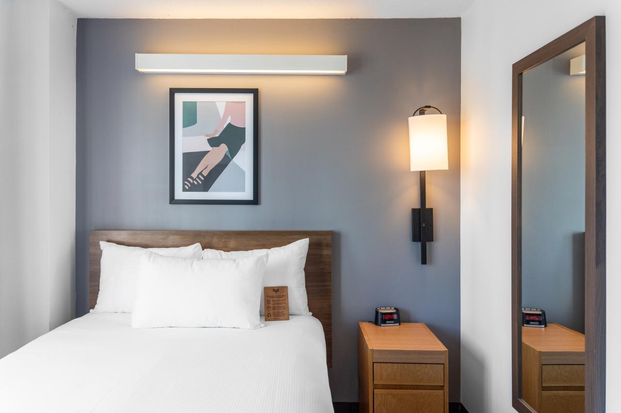 YWCA Hotel Vancouver  Downtown - Double Room