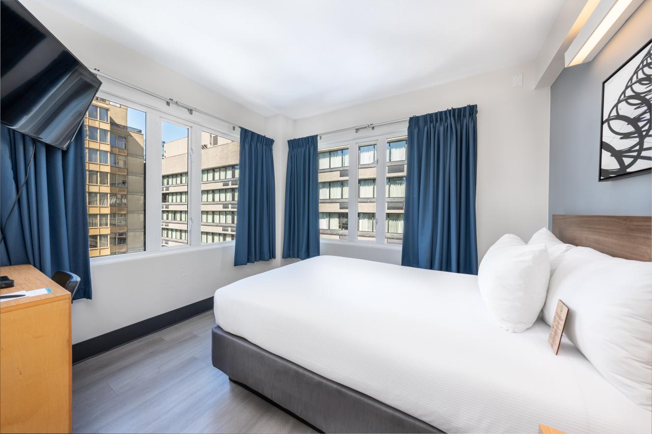 YWCA Hotel Vancouver  Downtown - Double Room
