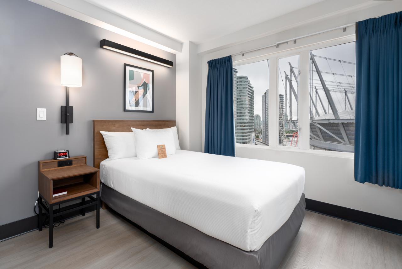 YWCA Hotel Vancouver  Downtown - Double Room