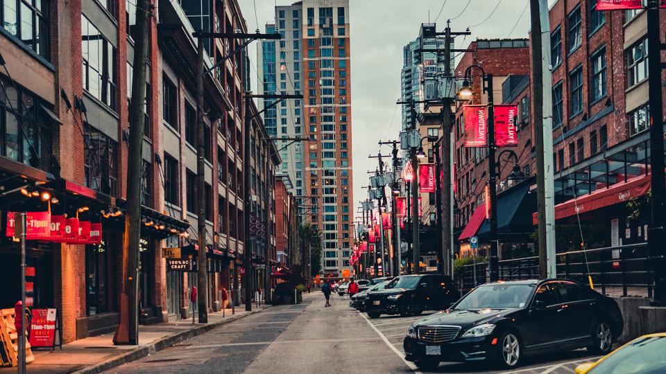 Mainland Street in Yaletown, with cars and store fronts