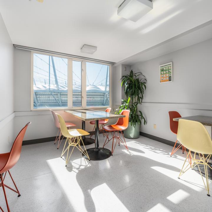 Shared kitchens - YWCA Hotel Vancouver Downtown 