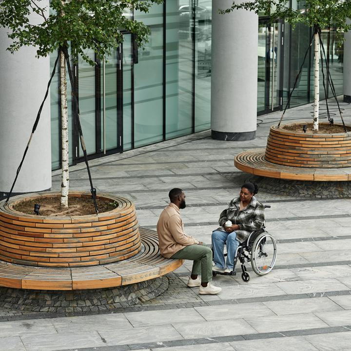 Man and woman talking at City's public space